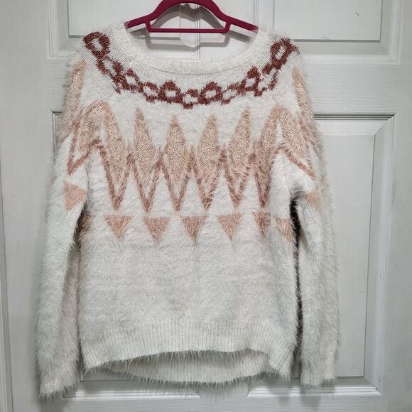 2/$30 Cozy Sweater with Argle Accents - Size Medium - Picture 1 of 6